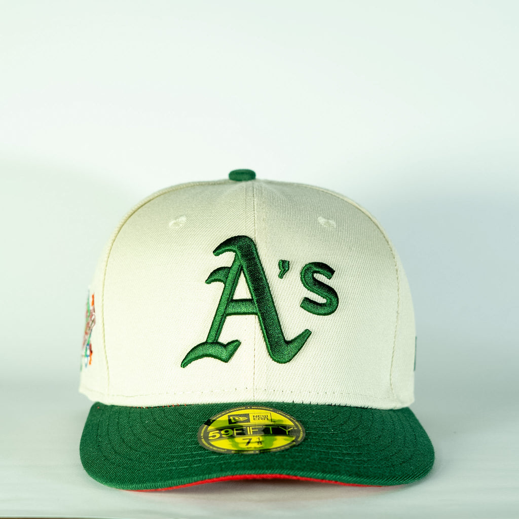 New Era Oakland Athletics Major Sidepatch 59FIFTY Fitted Hat Blanco y verde.