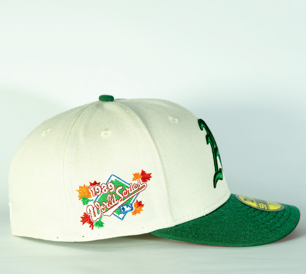 New Era Oakland Athletics Major Sidepatch 59FIFTY Fitted Hat Blanco y verde.