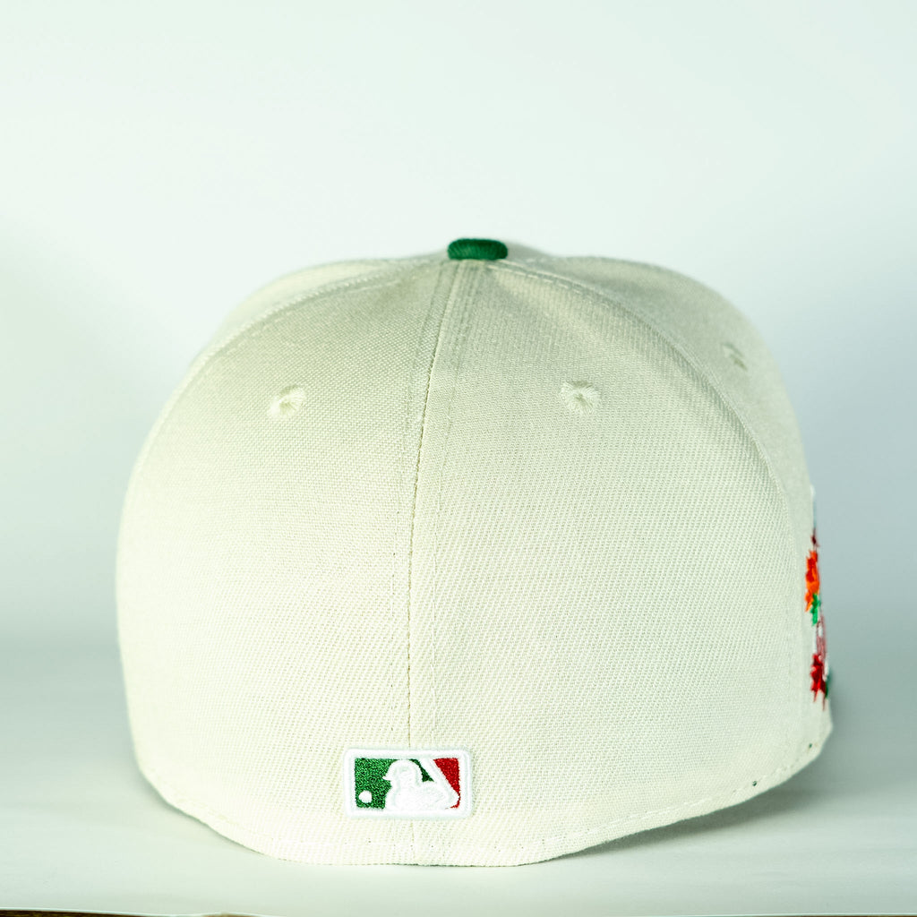 New Era Oakland Athletics Major Sidepatch 59FIFTY Fitted Hat Blanco y verde.