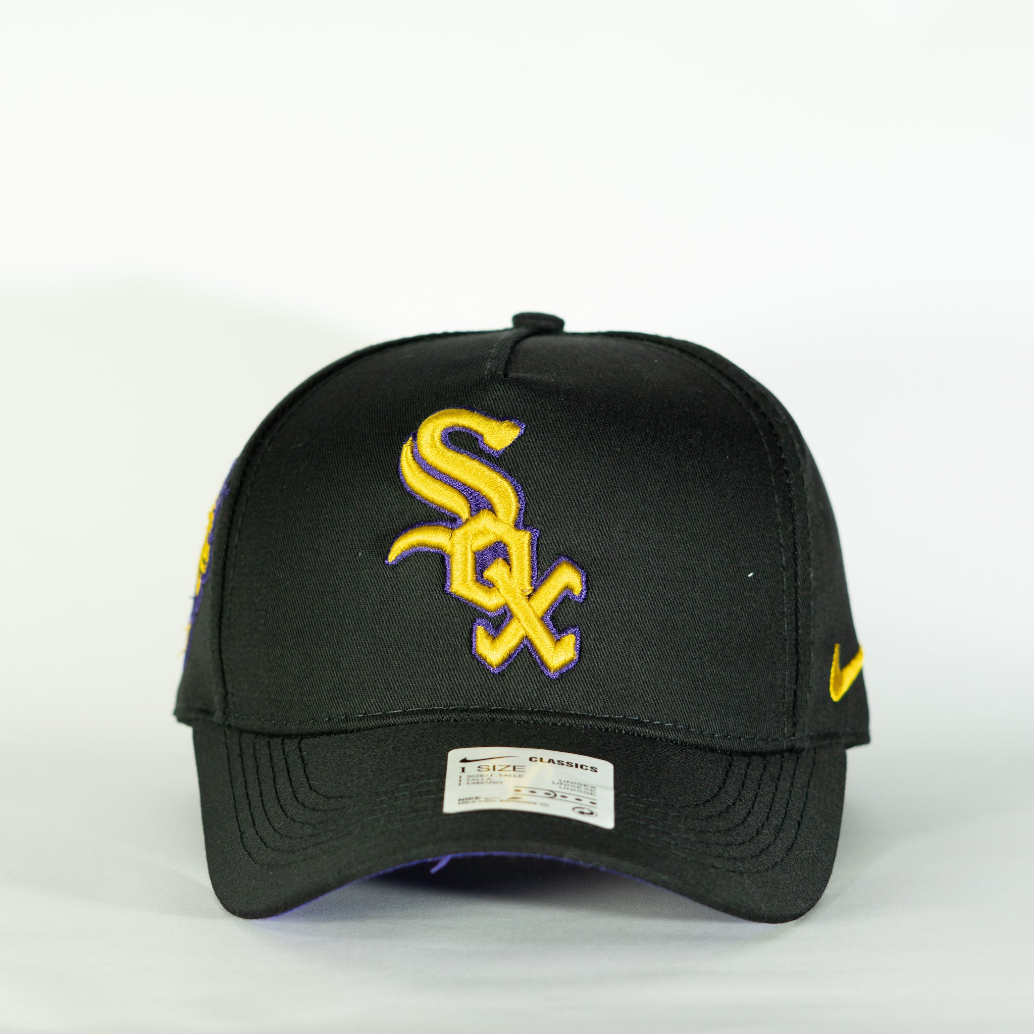 New Era Chicago White Sox 59FIFTY Negra con logos amarillos y morados Ajustable